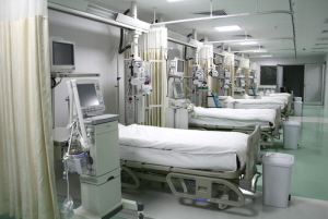 Picture of five patient beds in the Emergency Department Room